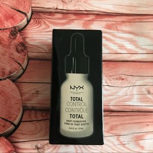 NYX Total Control Drop Foundation - Light Ivory